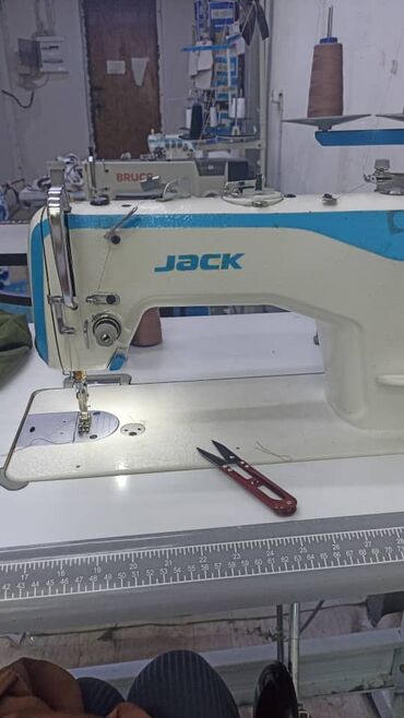 шивенни машина: Швейная машина Jack, Электромеханическая, Полуавтомат