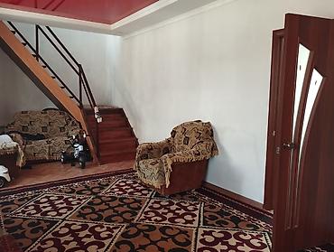 Продажа коттеджей и домов: Срочно продаю двух этажный дом в верхней части города Кара-Балта на — 6