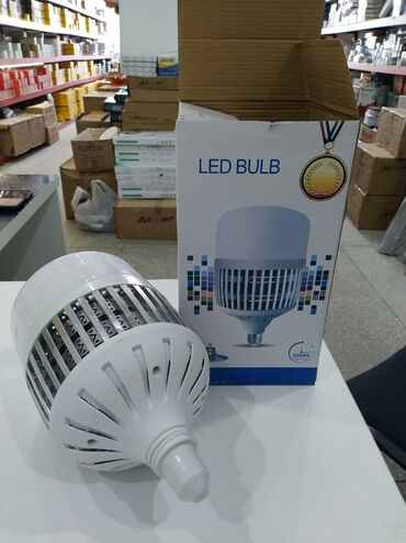 Generatorlar: Bu LED lampa ağ rəngdədir və sənaye tipli dizayna malikdir. Effektiv