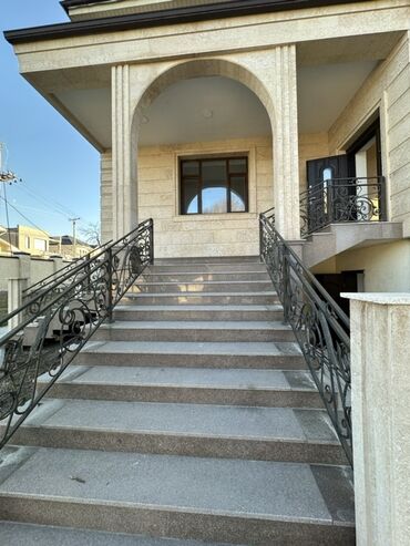 Долгосрочная аренда домов: 420 м², 7 комнат, Балкон застеклен, Забор, огорожен, Парковка — 4