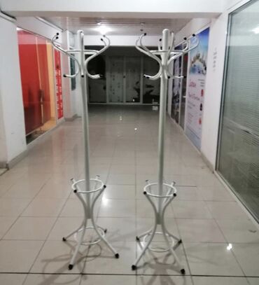 Ev üçün digər mebel: Metal asılqan – döşəmə tipi - Material: qalın divarlı metal boru, toz