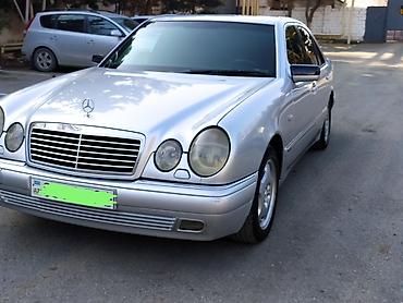 Mercedes-Benz: Mercedes-Benz E-Class: 2 l | 1996 il Sedan — 4