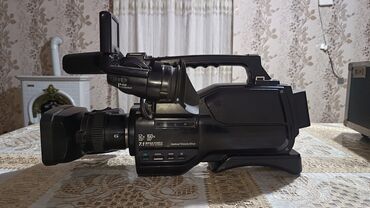 Videokameralar: Sony HD peşəkar videokamera Xüsusiyyətlər: - HD video çəkilişi - — 3