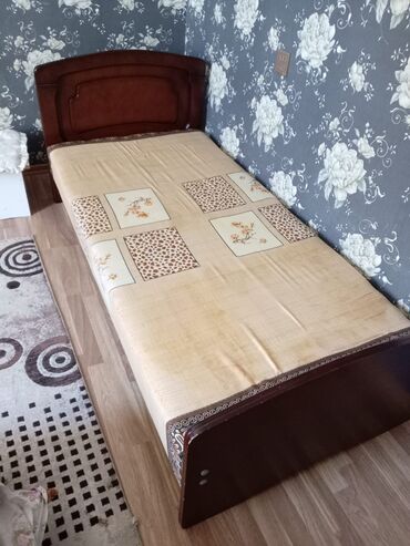 Mətbəx mebeli: İşlənmiş, Təknəfərlik çarpayı, Bazasız, Matrassız, Siyirməsiz