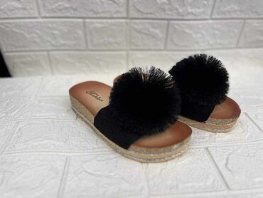 Papuče: 36-40
1600 din
Roba sa kosova na lalafo.rs — 2 Papuče: 36-40
1600 din
Roba sa kosova — 2