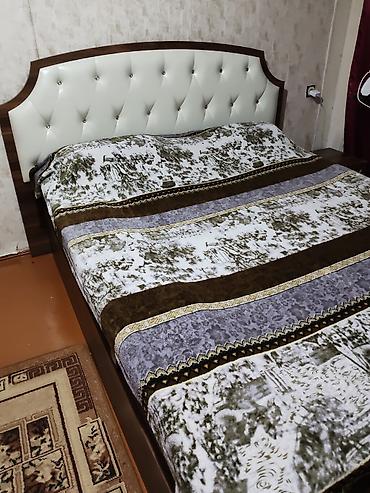 cadır evlər: Yataq otağı mebel dəsti təqdim olunur. Dəstə çarpayı, 2 ədəd tumba — 1