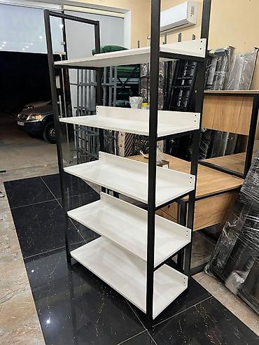 dukan ucun vitrin polkalar: Mağaza üçün metal rəf sistemi - Konstruksiya: Qara metal karkas, ağ — 2