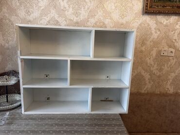 Pufiklər: Kitab rəfi, Düz