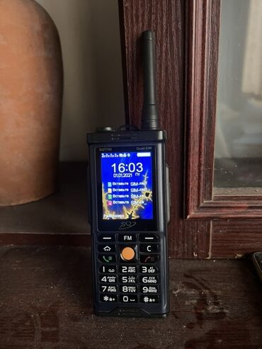 SQ7700 model Quad SIM mobil telefon. Bu telefon dörd SIM kartı