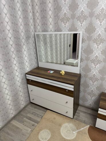 продажа подержанной мебели: Двуспальная кровать, Комод, 2 тумбы, Шкаф, Б/у