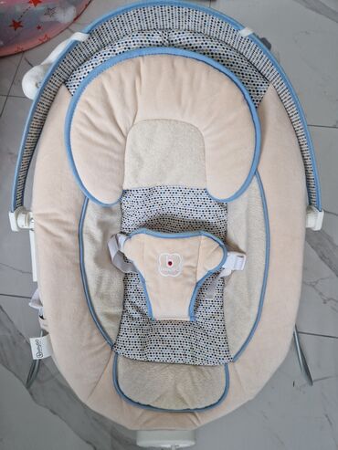 narukvice za bebe: Babygo Cozy Bouncer, njihalica za bebe kupljena u Nemačkoj. Malo