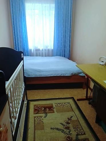 hostel osh: 2-комнатная квартира Описание: - Уютная комната с большим окном — 3