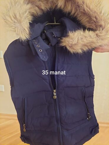 Pencəklər: Qış üst geyimləri paketi.Təzədən heç seçilmir.Geyimlərin hər biri 1 və — 4