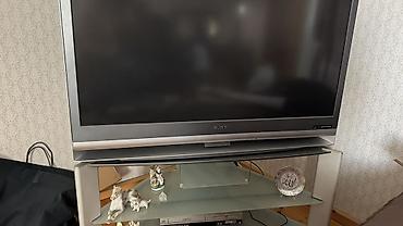 projeksiyon: Sony BRAVIA televizor + şüşə/stend komplekti - Marka/model: Sony — 2