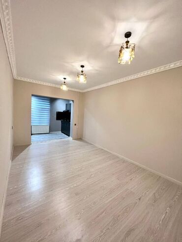 Ofislər: 28 may metrosuna yaxin tehsil nazirliyine yaxin 9 mertebeli binanın — 8