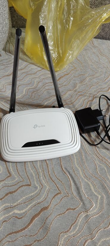 Modemlər və şəbəkə avadanlıqları: 15 man
router