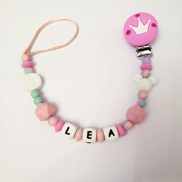 Ostale dečije stvari: Silikonski lancic za dudu ili glodalicu sa imenom po vasoj zelji na lalafo.rs — 23 Ostale dečije stvari: Silikonski lancic za dudu ili glodalicu sa imenom po vasoj zelji — 23