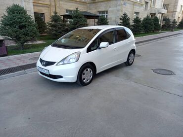 Honda: Honda Fit: 2010 г., 1.3 л, Вариатор, Бензин, Хэтчбэк