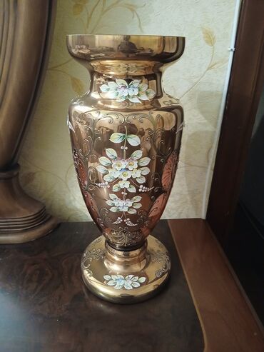 Vazalar: Bir vaza — 8