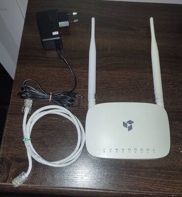 бу вайфай: Wi-Fi 4 роутер SNR W4N класса N300. 802.11 b/g/n, MIMO 2x5dBi, 5xFE