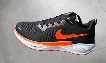 tamnoplava: Nike patike za trčanje – ZoomX serija

41 do 46

3300
Din — 2