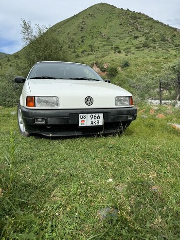 Volkswagen: Volkswagen Passat: 1993 г., 1.8 л, Механика, Бензин, Универсал