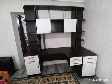 кондуктор для мебели: Компьютерный Стол, цвет - Белый, Б/у