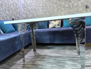 Mətbəx mebeli: Köçürük deyə satılır. Divan üstündə verilir (4 m). Havalandırma, 4 göz — 7