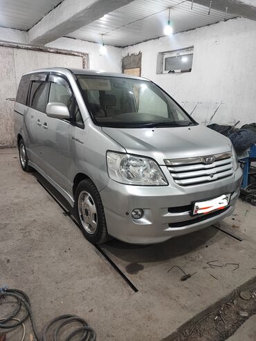 Toyota: Toyota Noah: 2003 г., 2 л, Автомат, Бензин, Вэн/Минивэн