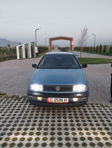 Volkswagen: Volkswagen Passat: 1992 г., 1.8 л, Механика, Бензин, Седан