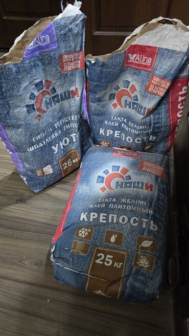 клей для крошки резиновой купить в бишкеке: Продам остатки шпаклёвки 1/3 мешка 1 целый мешок плиточного клея всё