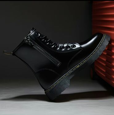 настольный стол: Успейте забрать Мужские ботинки “Мартинс” — стиль и надёжность Размер