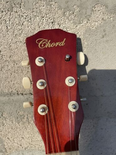 Гитары: Акустическая гитара Chord с вырезом (cutaway) Характеристики: - Тип — 4