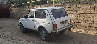 niva neftçala: LADA Niva 4x4 (ağ rəng, 3 qapı, kuzov “hatchback/SUV” tipli) — 4