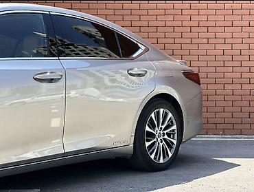 bwb e34: Lexus ES: 2021 г., Вариатор, Гибрид, Седан — 2