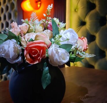 стеклянные вазы для декора: Готовая композиция. В наличии 6 вазы:
 тюльпаны-2 
пионы-1
 розы-3