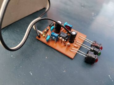 Auto delovi: Elektronski Voltmetar za 14V ELAN. Novo. Lampicama pokazuje kakvo je — 3