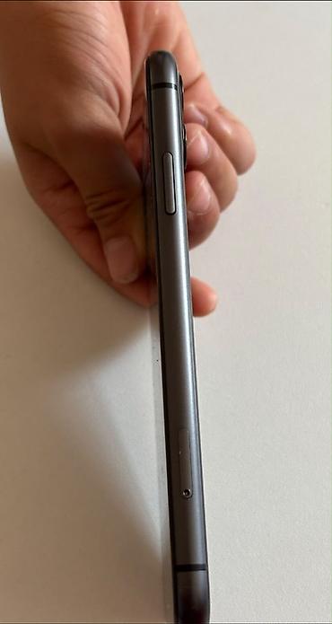 Apple iPhone: IPhone 11, Qara — 3