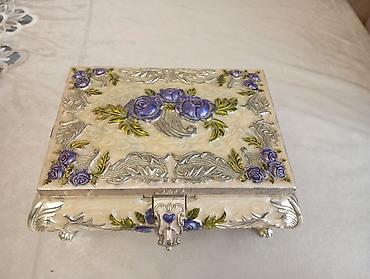 Gül naxışlı dekorativ zərgərlik qutusu - Material: metal korpus