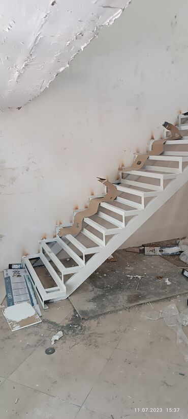 Naveslər, markizlər: Navest
Besetqa
Pilləkənlərin Yığılması işləri görülür — 12