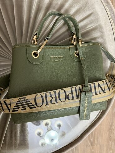 Çantalar: Əl çantası, Emporio Armani, İşlənmiş