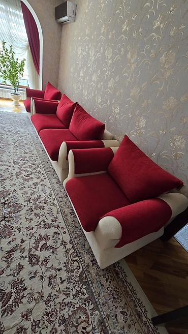 klassik divanlar: Qonaq otağı üçün yumşaq mebel dəsti. Dəstə 1 ədəd üçyerlik divan və 2 — 1