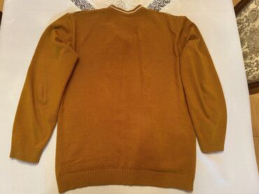 Koftalar, sviterlər: Kofta satılır.Səliqəlidir.Narıncı rəngdir.Çeşidlər var.Real alıcılar — 2