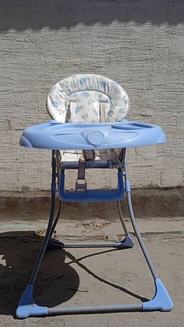 детская электро машина: Стульчик для кормления. Состояние хорошее. Находится в Бишкеке