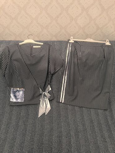 parlaq qadın kostyumları: XL (EU 42), rəng - Boz