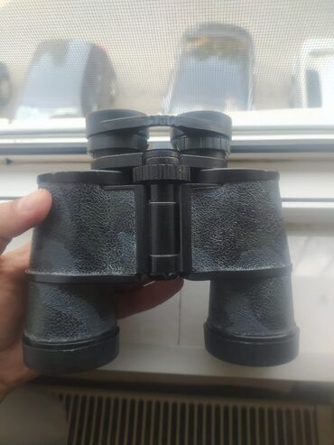 Berkut markalı bu qara rəngli durbin 8x40 ölçüləri ilə uzaq