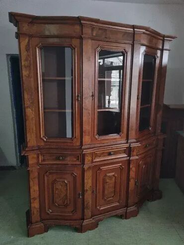 Stilske vitrine: Prelepa vitrina. Odlicno stanje. Visina 220cm Sirina 190 cm Dubina 45 na lalafo.rs — 4 Stilske vitrine: Prelepa vitrina. Odlicno stanje. Visina 220cm Sirina 190 cm Dubina 45 — 4