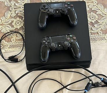 a way out ps5 disc: Sony PlayStation 4 (PS4) Slim Komplekt: - PS4 Slim konsolu (qara) - 2 — 1