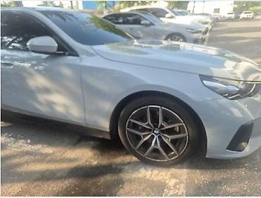 byd e1: BMW 5 series: 2026 г., Седан — 5
