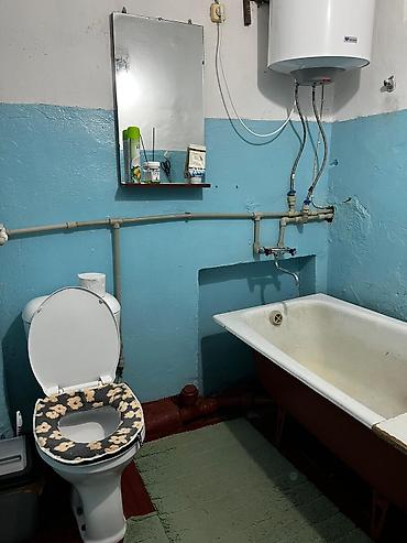 Продажа коттеджей и домов: В центре г. Каинда продаётся 3х комнатная квартира этаж 2 из 3 ул — 9